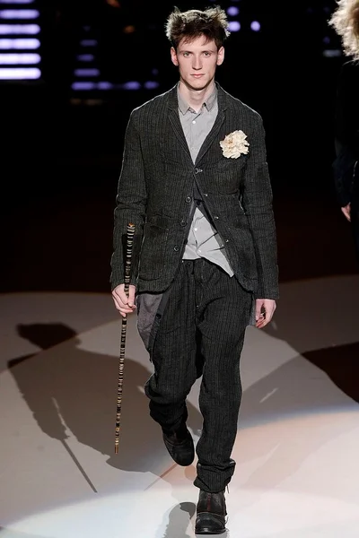 Look 12
